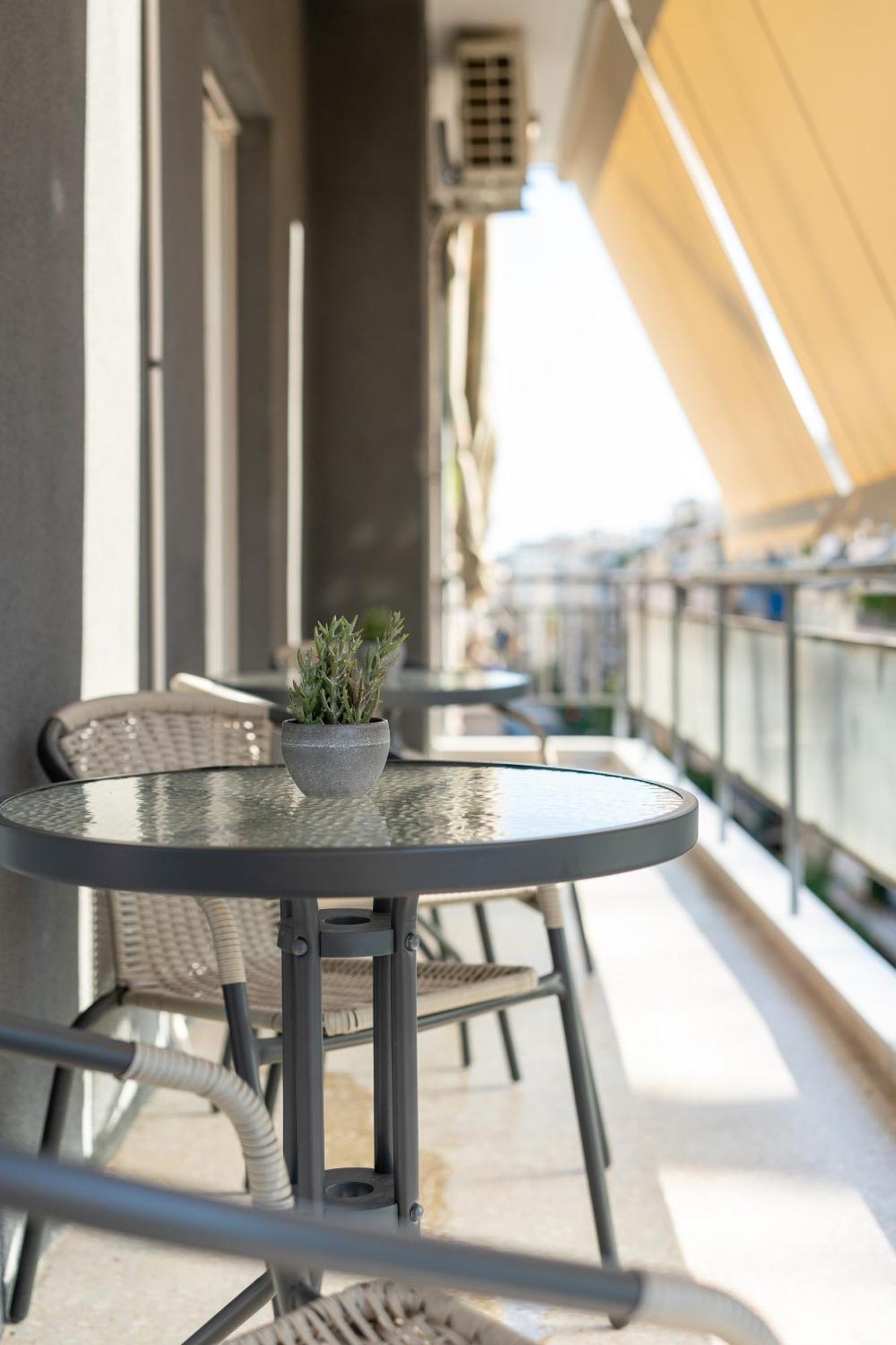 Luxury Apartment Next To The National Museum Athènes Extérieur photo